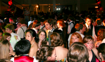 Teen Keeps Promise, Takes Mom to Senior Prom