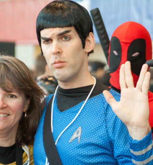 30 Hilarious and Unintentional Selfie Photobombs