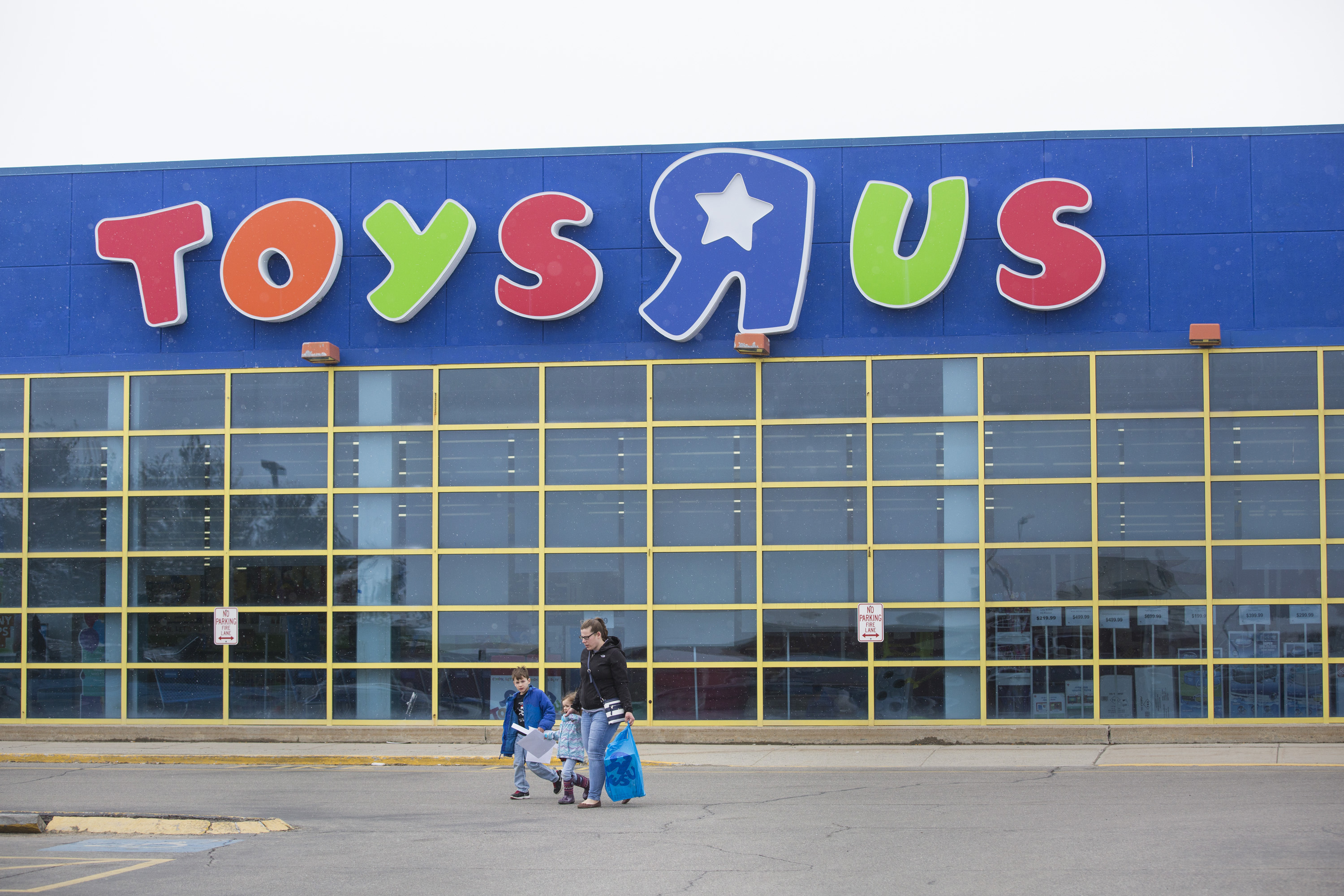 Toys R US Announces It Will ReOpen Stores In The US