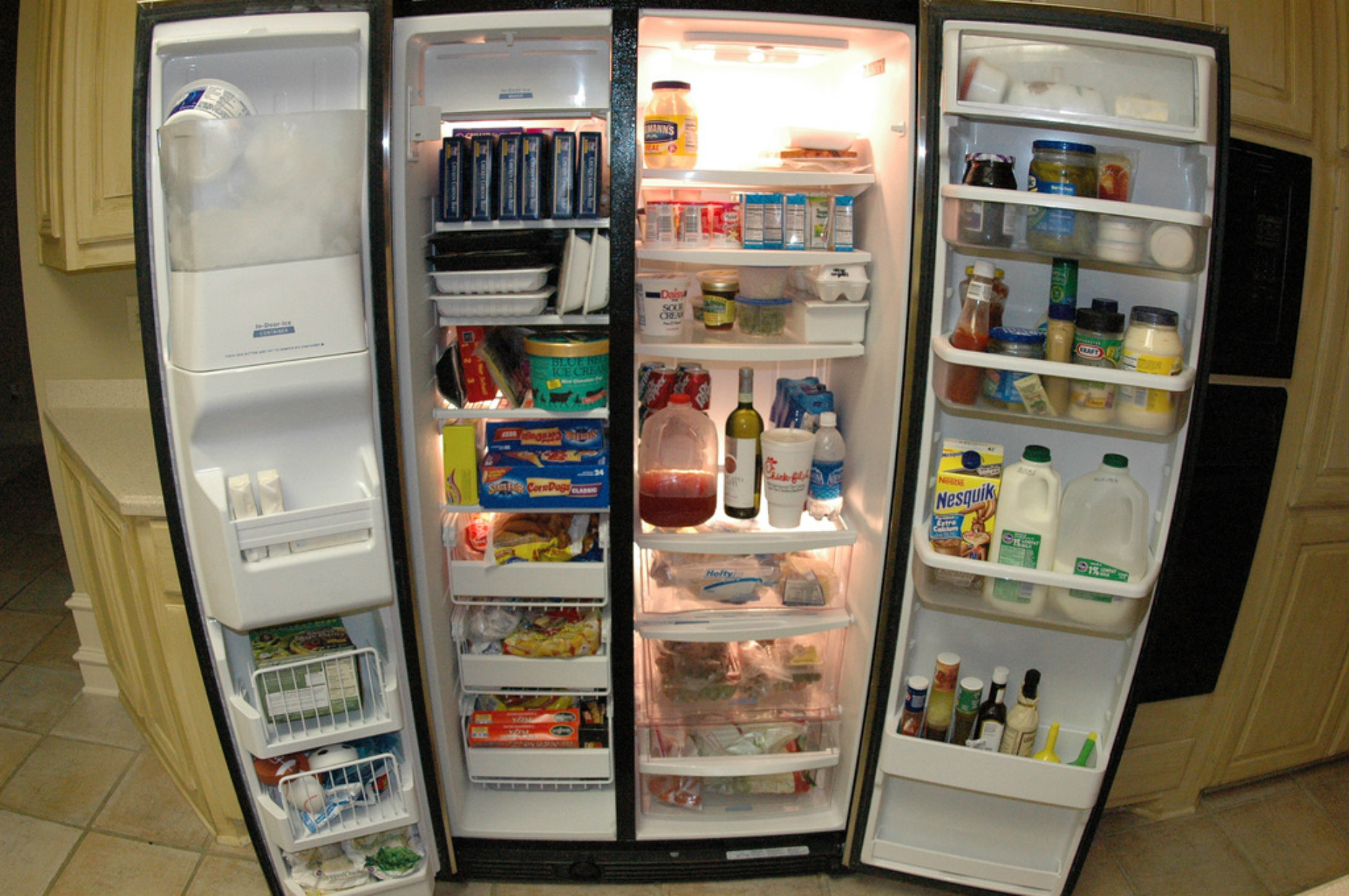 Холодильник с жрачкой