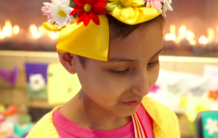 Cancer Patients Named Daisy Showed with Daisies on 11th Birthday