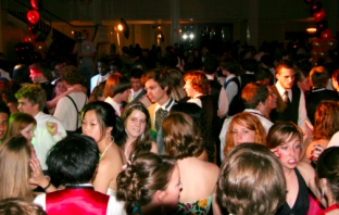 Waitress, Limo Driver Team Up To Give Teen Perfect Prom Night