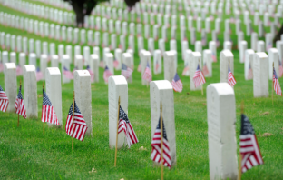 Strangers Carry World War II Veteran To See Wife’s Grave