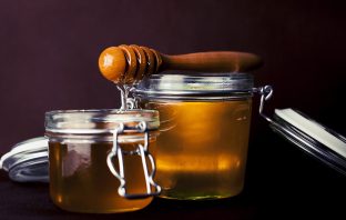 Does Manuka Honey Live Up To The Hype?
