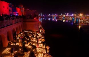 Guinness World Record For Lamps Broken By Indian City