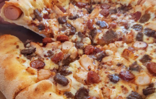 Domino’s Pizza Reveals Hot Dog Crust – In France