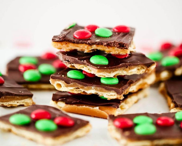 christmas-crack-cracker-toffee-the-cookie-rookie