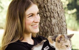 Woman Starts An NGO To Help Senior And Terminal Animal Lovers