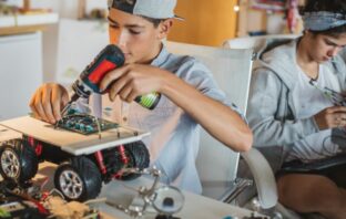 Study Finds Group Hobbies Promote Better Long-Term Health